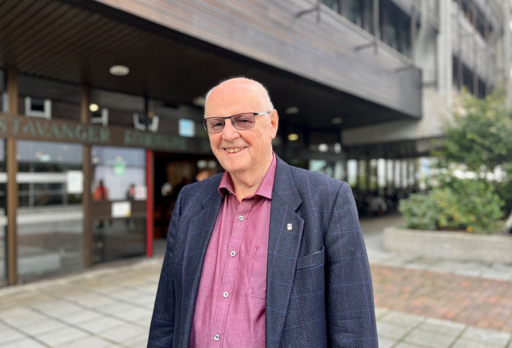 Rolf M. Amundsen har vært i de eldres tjeneste i Stavanger gjennom tjue år. Vi ser Rolf M. Amundsen, som er leder av Eldrerådet.