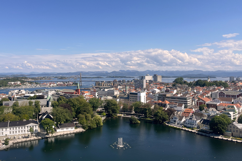 Utsikt utover byen fra høyhuset K8