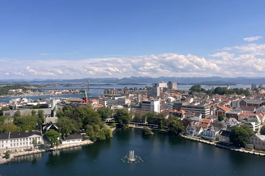 Utsikt utover byen fra høyhuset K8