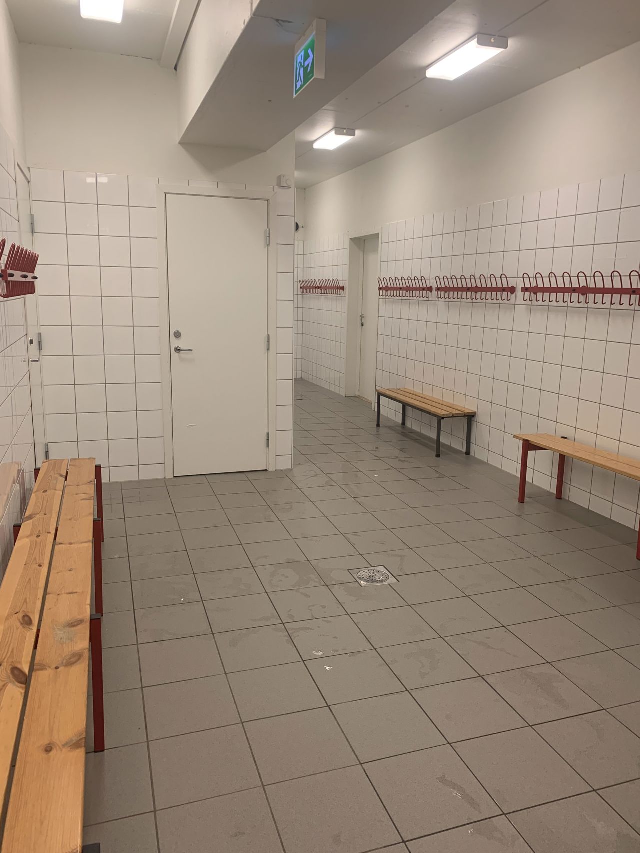 Garderobe på FInnøy sentralskule