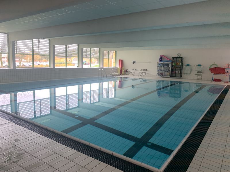 Bilde av bassenget i Rennesøyhallen