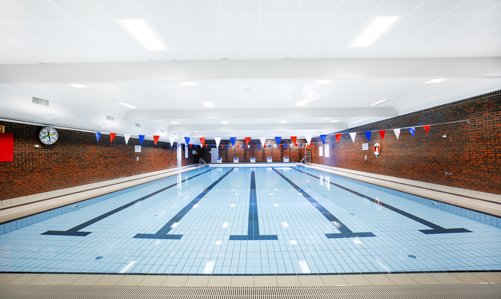 Tastahallen. Svømmehall.