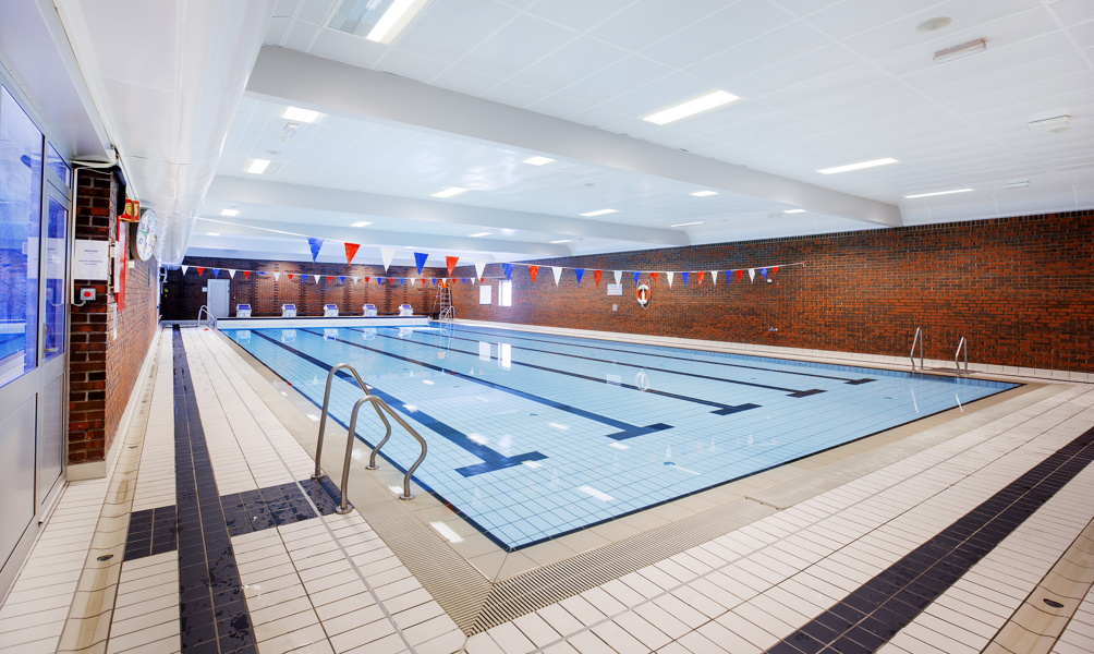 Tastahallen. Svømmehall.