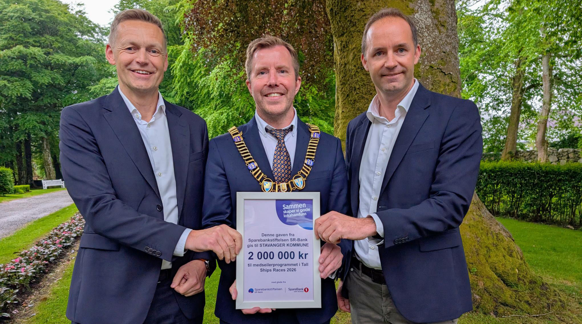 Konsernsjef i Sparebank 1 SR-Bank Inge Reinertsen, ordfører Tormod W. Losnedal og daglig leder av Sparebankstiftelsen SR-Bank Kjetil Skjæveland.  Konsernsjef i Sparebank 1 SR-Bank Inge Reinertsen, ordfører Tormod W. Losnedal og daglig leder av Sparebankstiftelsen SR-Bank Kjetil Skjæveland.