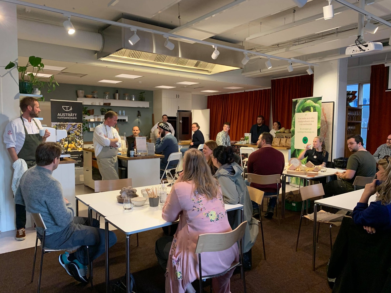 Matprodusenter og kokker samlet.