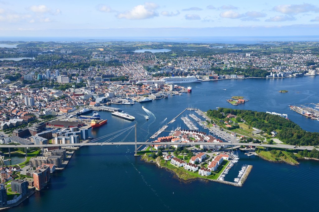 Flyfoto bybrua hele Stavanger, jpg
