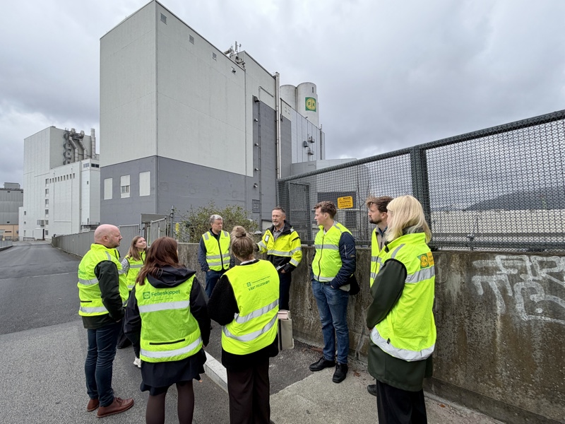Felleskjøpet var fjorårets vinner av Stavanger kommunes klima- og miljøpris. Kraftfôrprodusenten høster ros for sitt arbeid med å redusere klimagassutslipp og utnytte hele havren med en ny og miljøvennlig biokjele