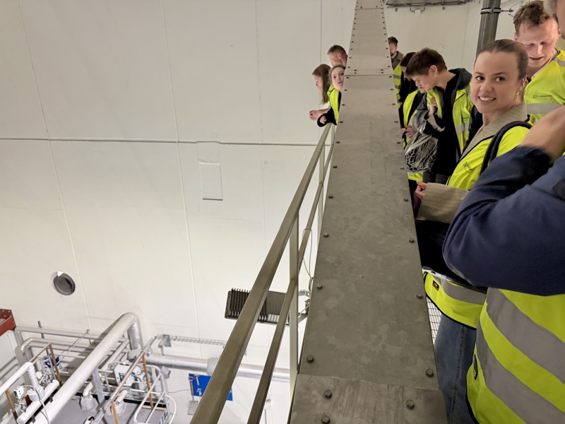 Biokjelen dekker over 90 prosent av fabrikkens dampbehov og erstatter fossil energi. 