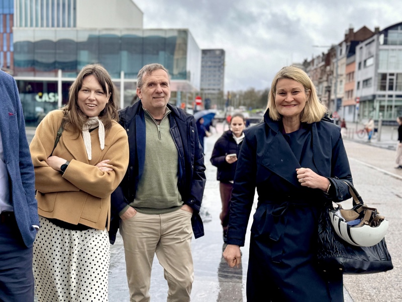 Anna K. Enerstvedt, Leidulf Skjørestad, and Runa Monstad on their way to the European Investment Bank in Brussels.