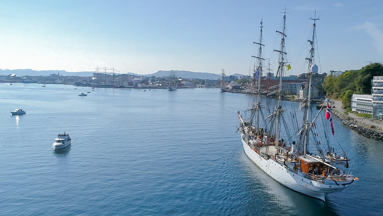Skuter i Byfjorden
