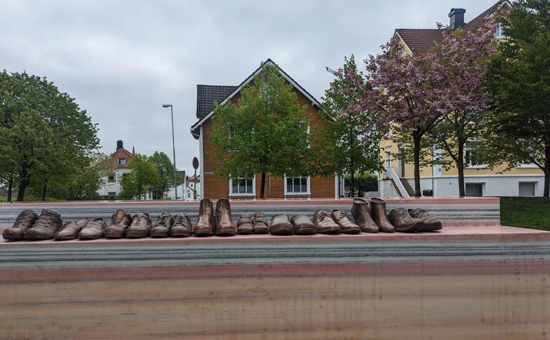 Bilde av verket og det huset der Tjemsland hadde sine illegale møter.