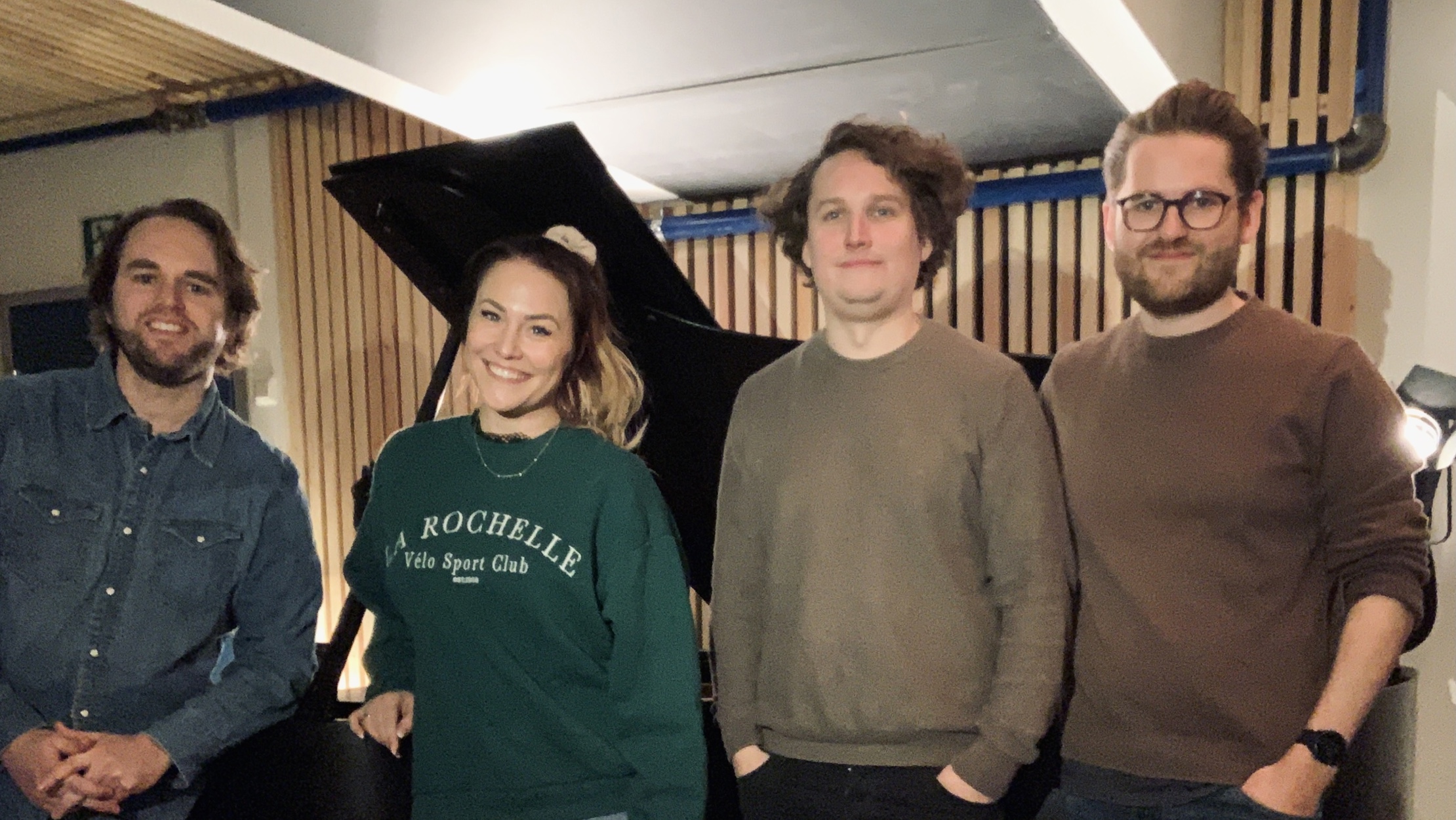 Musikere på innspillingen er: Andreas Barsnes Onarheim, Inger Lise Hope, Bård Gundersen og Simen Ytre-Arne. Låtene er spilt inn, mikset og mastret hos Outerboard Studio på oppdrag fra Stavanger kommune.
