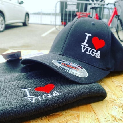 Caps med "I love Vigå". Foto: Smartbyen