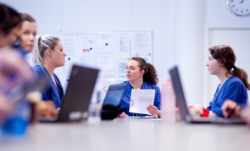 Sykepleiere i planleggingsmøte