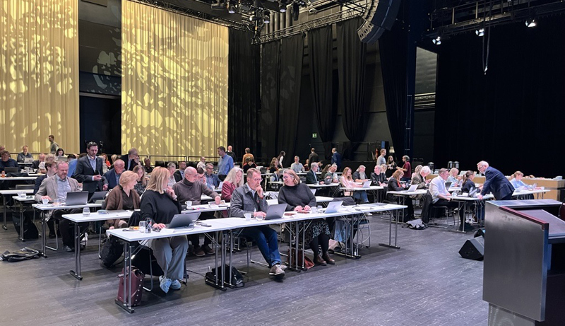 Bilde av bystyret i Stavanger som har møte i Stavanger konserthus i april 2026.