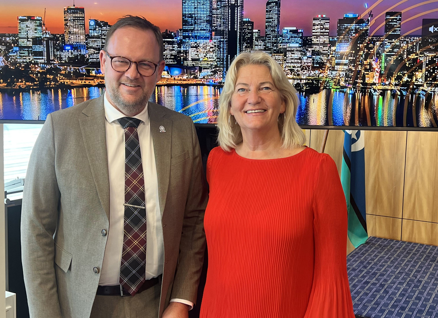 Esbjergs borgermester Jesper Rasmussen er president i verdens energibyer (WEPC). Ordfører Sissel Knutsen Hegdal skal ta imot verdens energibyer neste år når Stavanger blir vertskap for organisasjonens årsmøte. Esbjergs borgermester Jesper Rasmussen er president i verdens energibyer (WEPC). Ordfører Sissel Knutsen Hegdal skal ta imot verdens energibyer neste år når Stavanger blir vertskap for organisasjonens årsmøte.