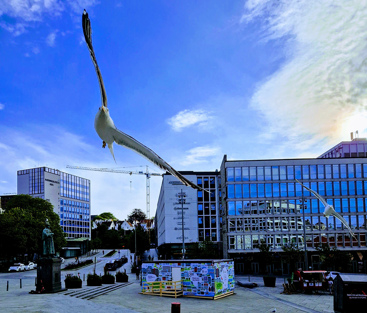 Valgbrakken på torget hadde rekordpågang i år  (Foto: Randi-Merete Lode) Valgbrakken på torget hadde rekordpågang i år  (Foto: Randi-Merete Lode)