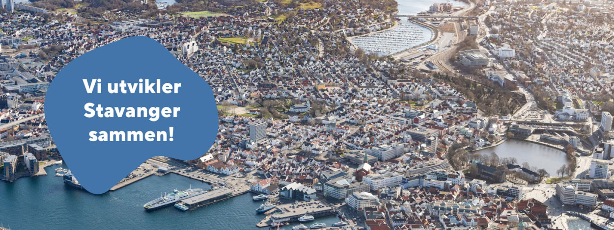 Flyfoto av Stavanger sentrum. Tekst i blå øyform: "Vi utvikler Stavanger sammen". Foto: Bitmap 2019