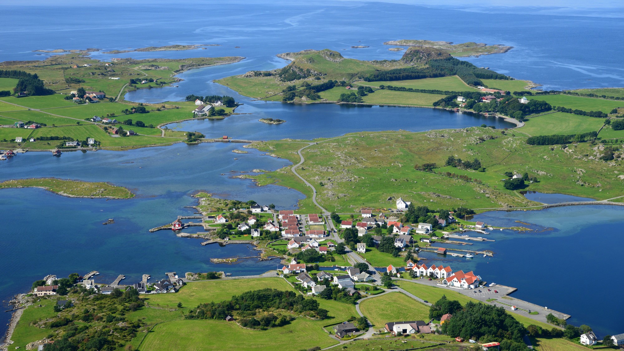 Flyfoto dei grøne øyane