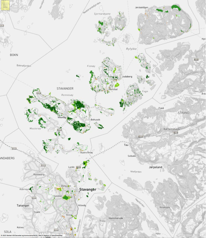Kartet viser naturtyperegistreringer: NiN, DN-håndbok 13 og hule eiker. Verdi på områdene er vist med ulik grønn farge fra lys til mørk grønn med følgende inndeling: noe verdi (lys grønn) – middels verdi – stor verdi – svært stor verdi (mørk grønn). Hule eiker er vist med grønne prikker (NiN og DN-håndbok 13 registreringer) og oransje prikker (lokale registreringer).