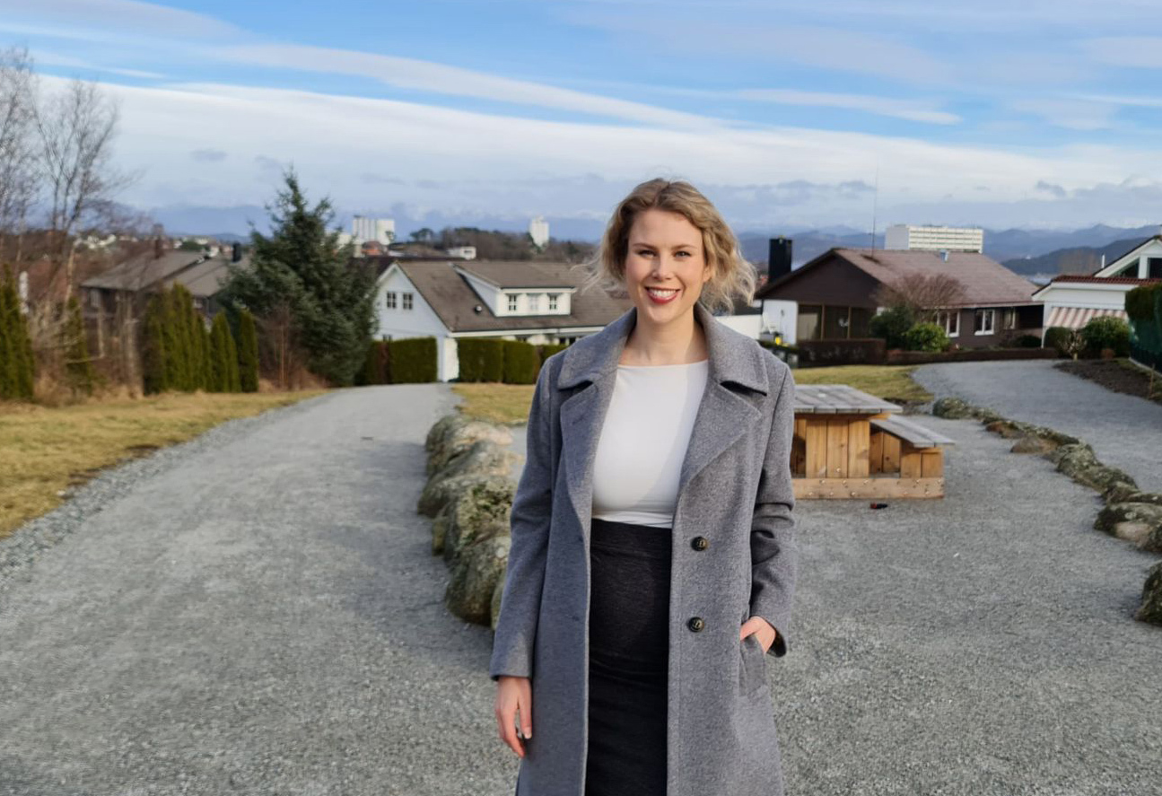 Inger Hanne Vikshåland står ute på Kristianslyst.