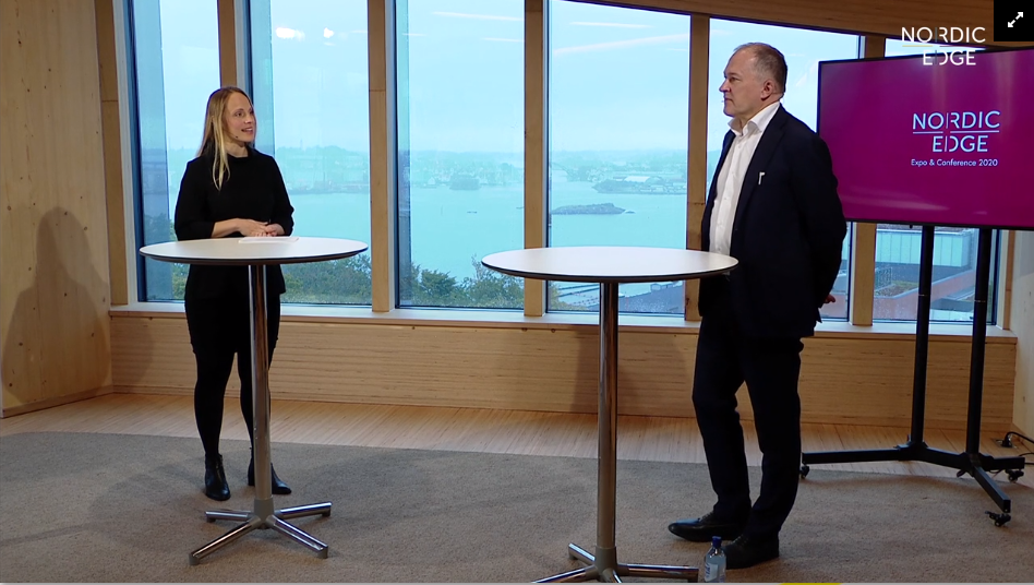 Konferansier Linn Jensen fra smartbyavdelingen sammen med kommunedirektør Per Kristian Vareide under Nordic Edge Expo 2020.