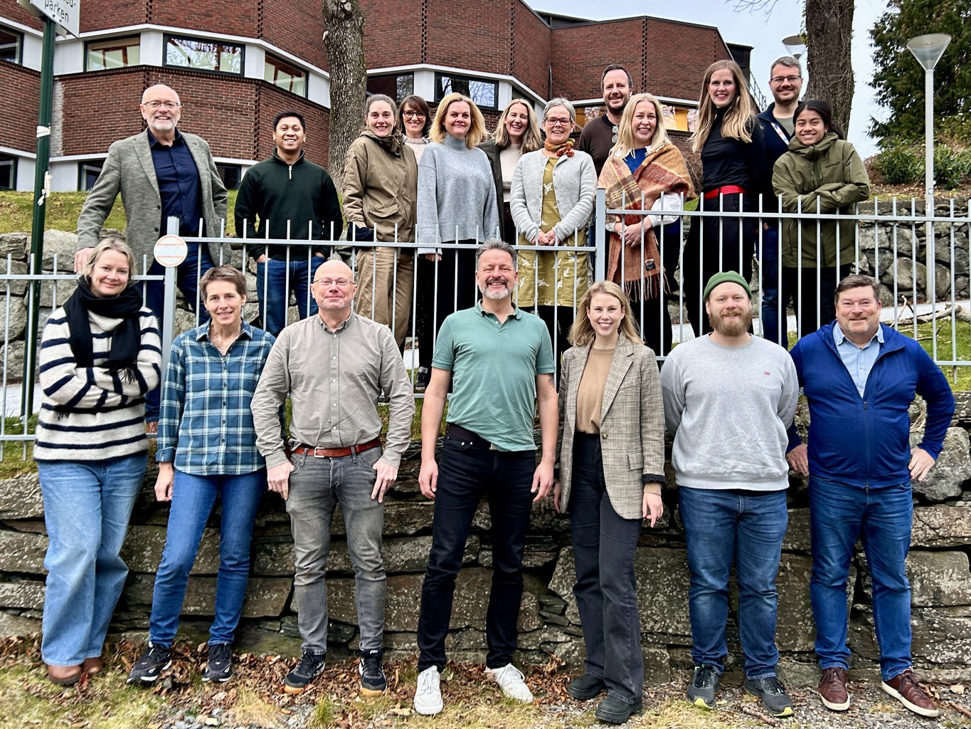 To avdelinger i Stavanger kommune slår seg sammen og dobler kreftene på innovasjon og digitalisering. Samlebilde ansatte i avdeling for innovasjon og digitalisering.
