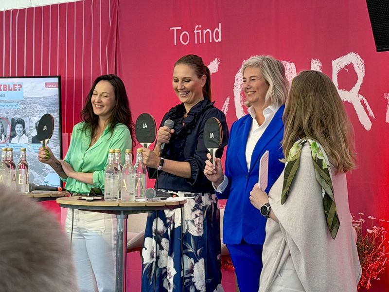 Full samstemmighet på scenen: Julie Vold (H), Sissel Beate Fuglestad (AP) og Daria Maria Szymaniuk (MDG) ga kontant JA til karbonfangst på Forus.