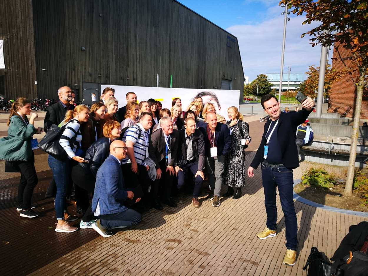Gruppebilde av deltakerne som var med på den 24-timers UN Smart sustainable development lab under Nordic Edge 2019. I front står initiativtaker Kristian Mjøen fra Trondheim kommune. 