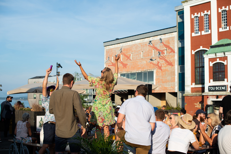 God stemning utenfor Tou