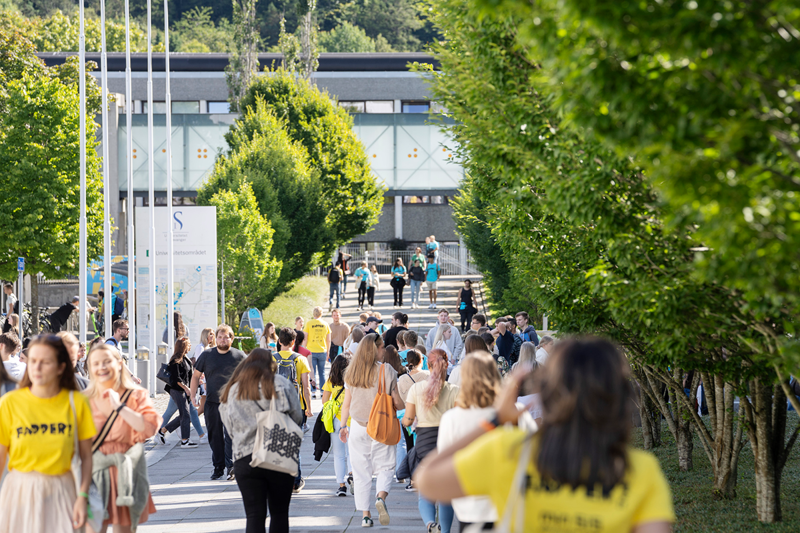 Studenter på UiS campus