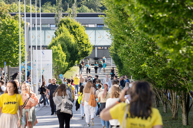 Studenter på UiS campus