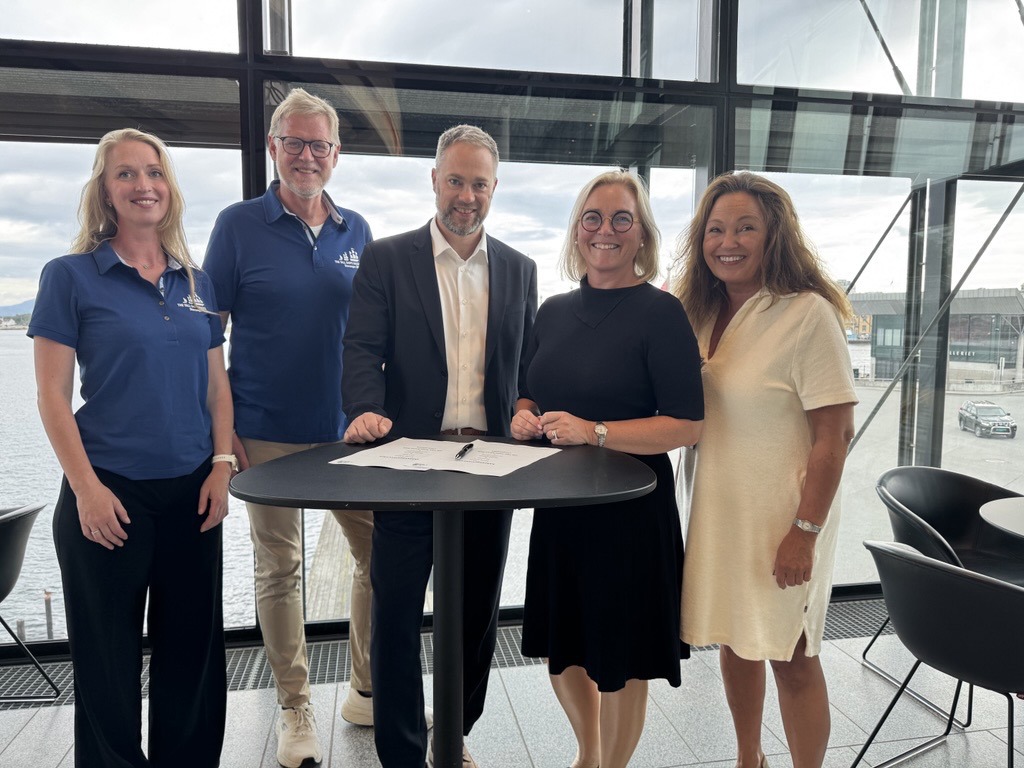 Torsdag 28. august 2025 inngikk Stavanger konserthus og The Tall Ships Races Stavanger samarbeidsavtale om neste års arrangement. Agnete Int Veld Bendiksen (The Tall Ships Races), Knud Helge Robberstad (The Tall Ships Races), Herbjørn Tjeltveit (Stavanger kommune), Tone Grindland og Grete Straume (Stavanger konserthus) samlet i forbindelse med inngåelse av samarbeidsavtale. Agnete Int Veld Bendiksen (The Tall Ships Races), Knud Helge Robberstad (The Tall Ships Races), Herbjørn Tjeltveit (Stavanger kommune), Tone Grindland og Grete Straume (Stavanger konserthus) samlet i forbindelse med inngåelse av samarbeidsavtale.