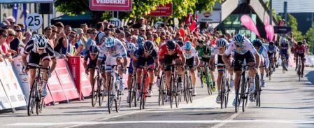 Syklister spurter inn mot mål i sykkelrittet Hammer Stavanger