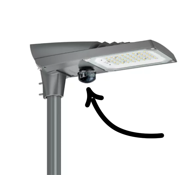 Svart trafikksensor liten sensor ved armaturen